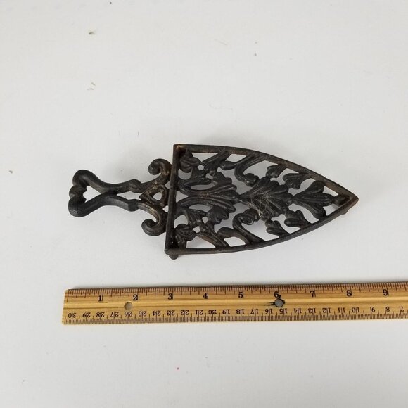 Antique Cast Iron Trivet With Ornate Leaf & Scroll Design - Picture 4 of 5